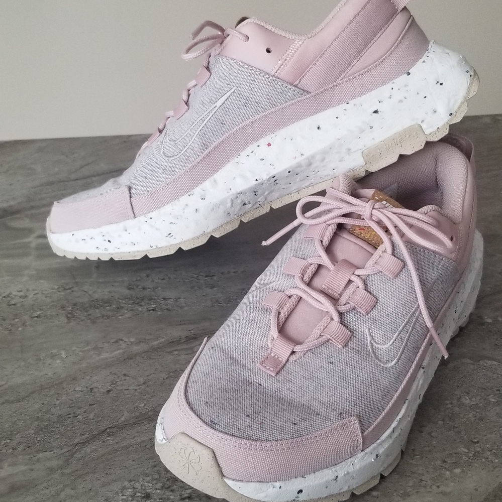 Brand NEW women's NIKE made with 20% recycled material shoes